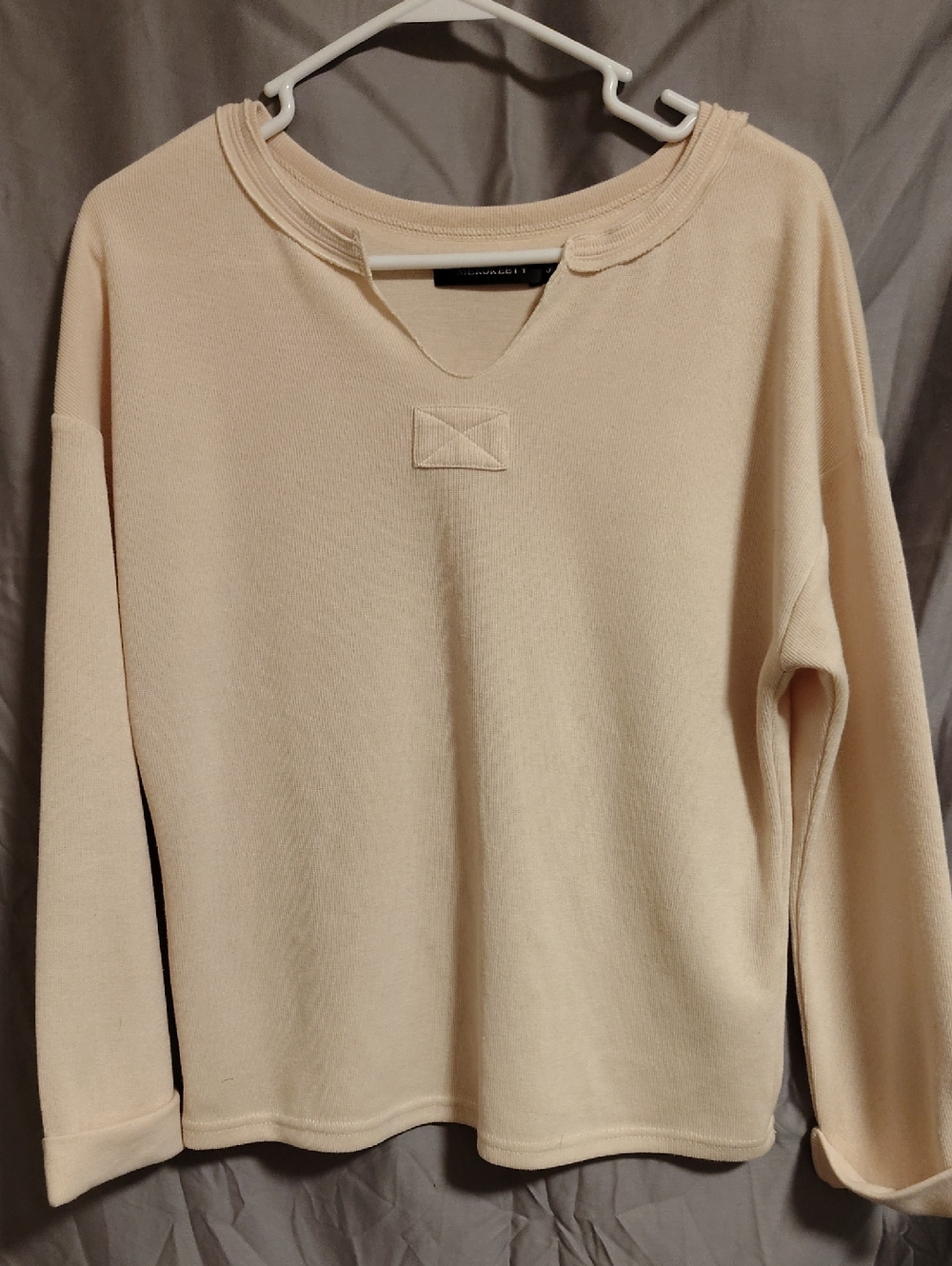 Merokeety Cream V-Neck Sweater – Size Small – NWOT